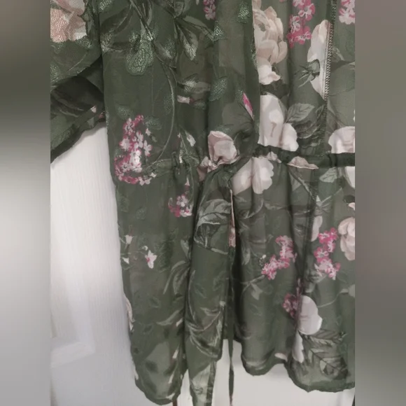 Dynamite Top - Picture 3 of 4